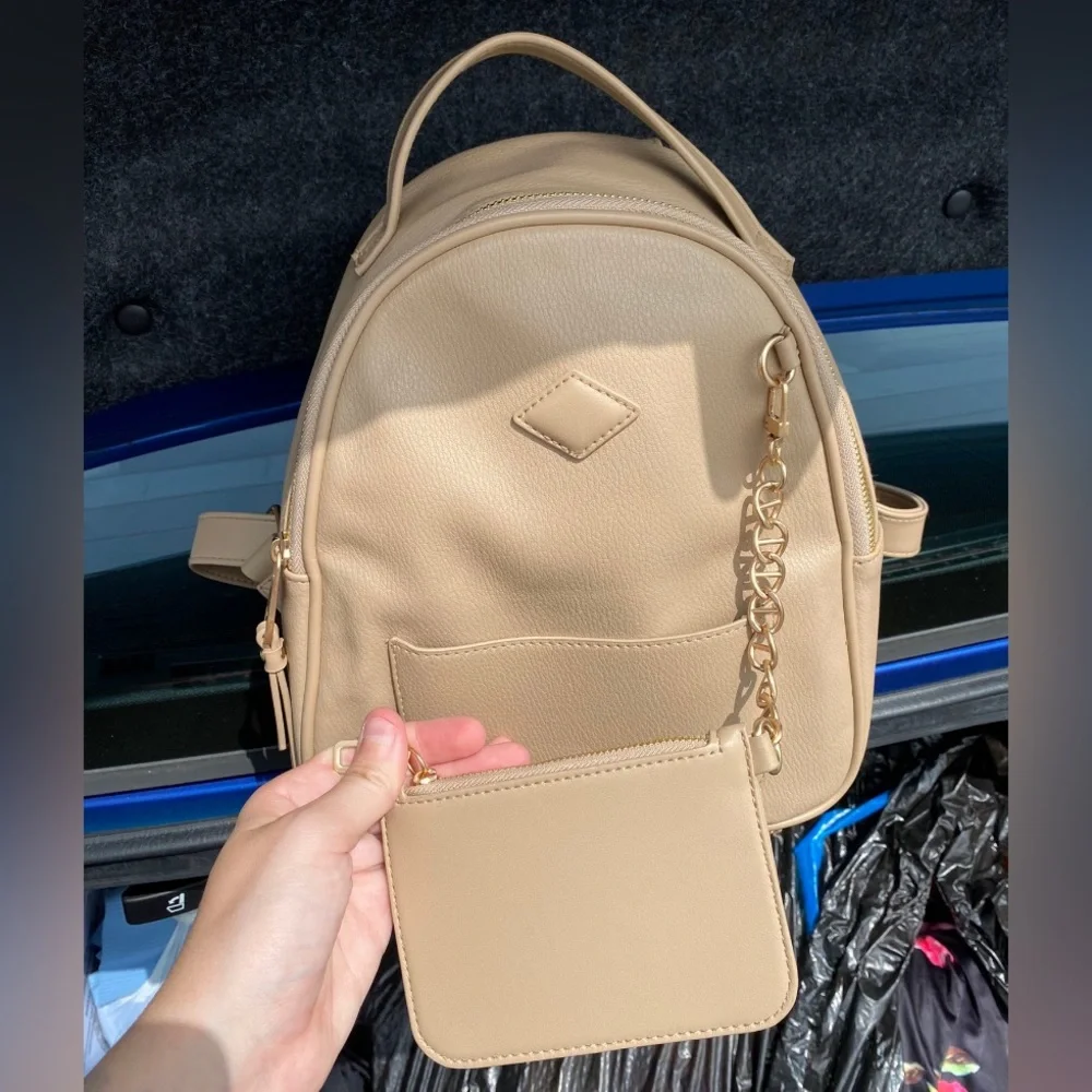 Backpack - Picture 3 of 3